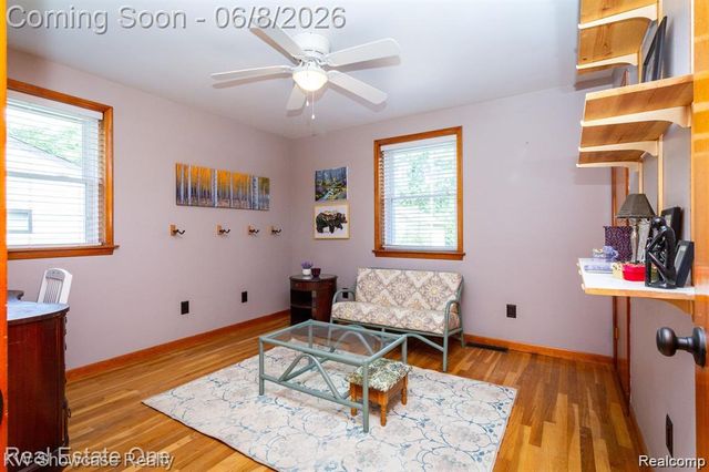 331 Lochaven Road, Waterford Charter Township, MI 48327