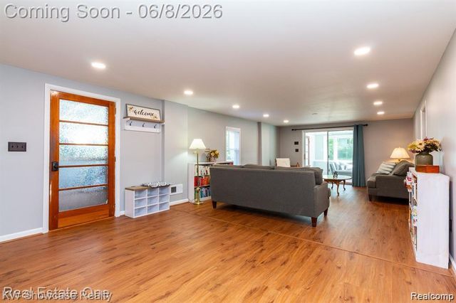 331 Lochaven Road, Waterford Charter Township, MI 48327