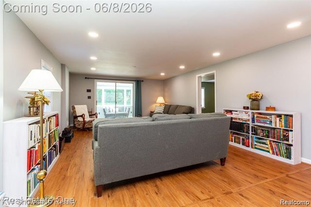 331 Lochaven Road, Waterford Charter Township, MI 48327