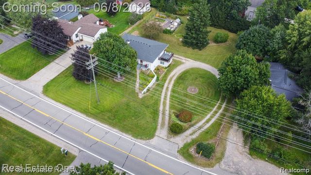 331 Lochaven Road, Waterford Charter Township, MI 48327