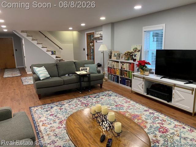 331 Lochaven Road, Waterford Charter Township, MI 48327