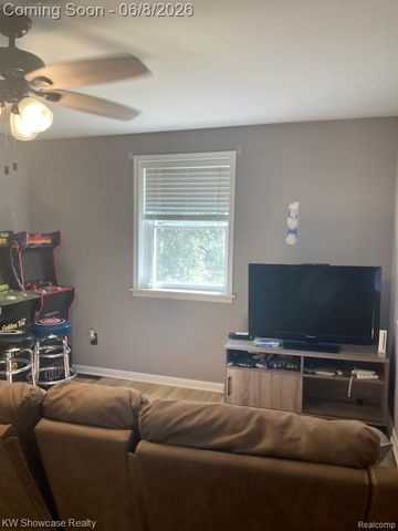 331 Lochaven Road, Waterford Charter Township, MI 48327