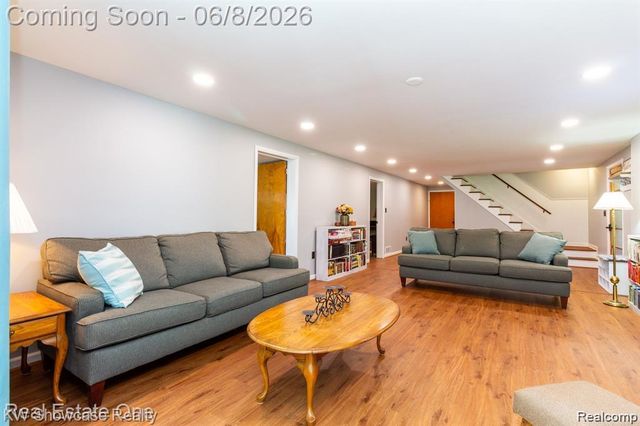 331 Lochaven Road, Waterford Charter Township, MI 48327