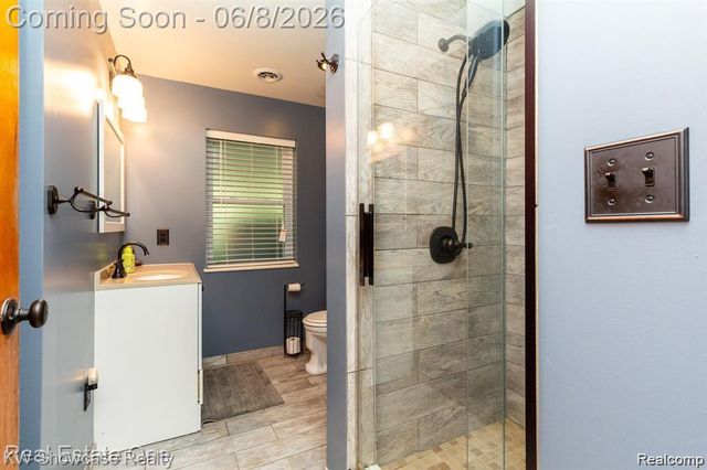 331 Lochaven Road, Waterford Charter Township, MI 48327