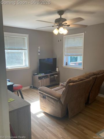 331 Lochaven Road, Waterford Charter Township, MI 48327