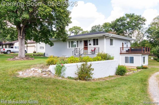 331 Lochaven Road, Waterford Charter Township, MI 48327