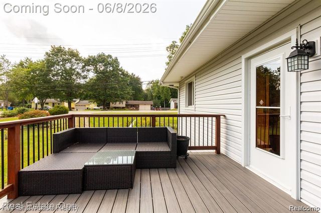 331 Lochaven Road, Waterford Charter Township, MI 48327