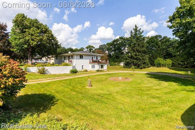 331 Lochaven Road, Waterford Charter Township, MI 48327