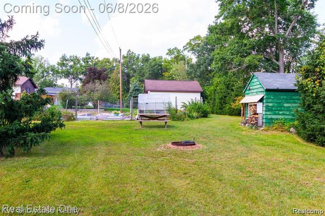 331 Lochaven Road, Waterford Charter Township, MI 48327