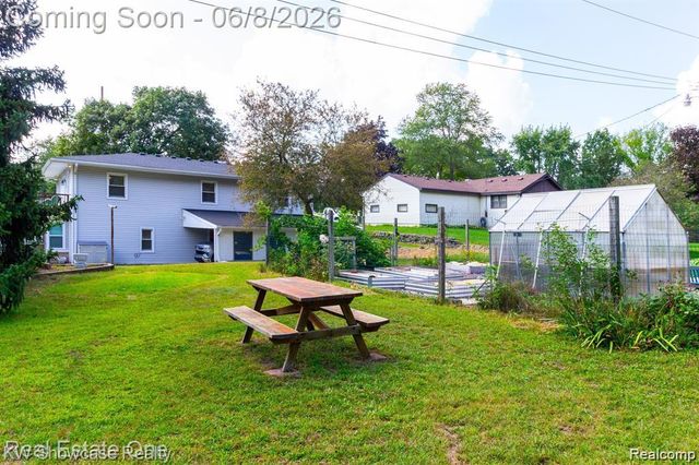 331 Lochaven Road, Waterford Charter Township, MI 48327