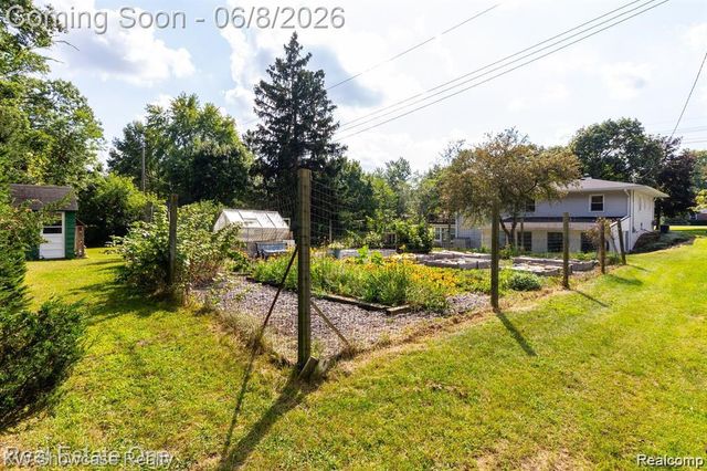 331 Lochaven Road, Waterford Charter Township, MI 48327