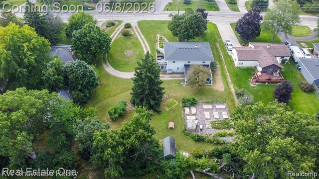 331 Lochaven Road, Waterford Charter Township, MI 48327