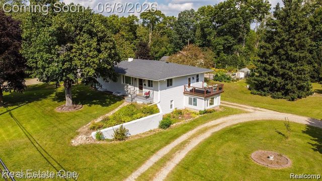 331 Lochaven Road, Waterford Charter Township, MI 48327