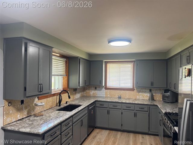 331 Lochaven Road, Waterford Charter Township, MI 48327