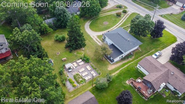 331 Lochaven Road, Waterford Charter Township, MI 48327