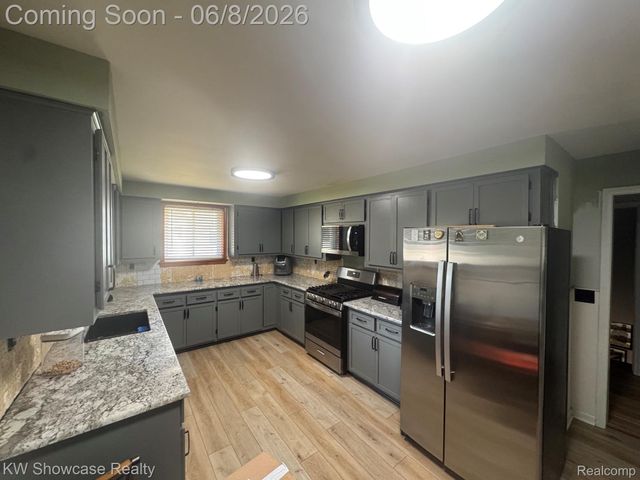 331 Lochaven Road, Waterford Charter Township, MI 48327