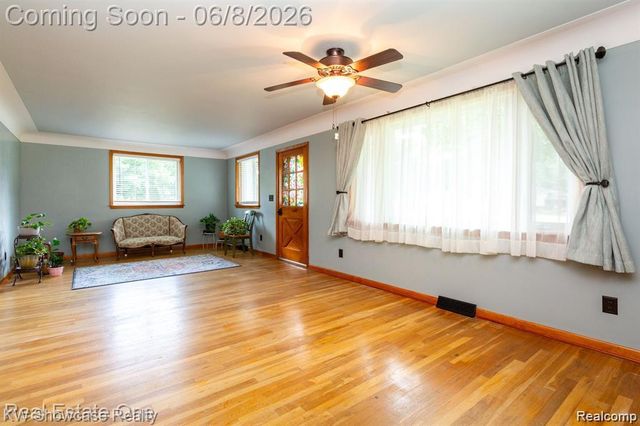 331 Lochaven Road, Waterford Charter Township, MI 48327