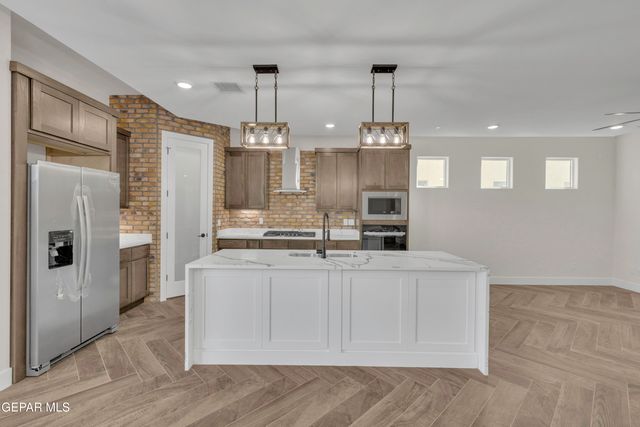 1404 HARLAN POINT Place, El Paso, TX 79928