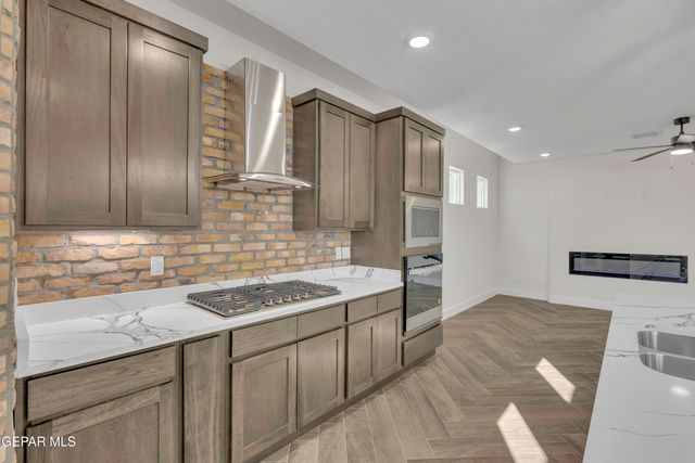 1404 HARLAN POINT Place, El Paso, TX 79928