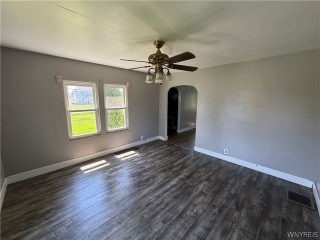 7453 Lincoln Avenue Extension, Lockport Town, NY 14094