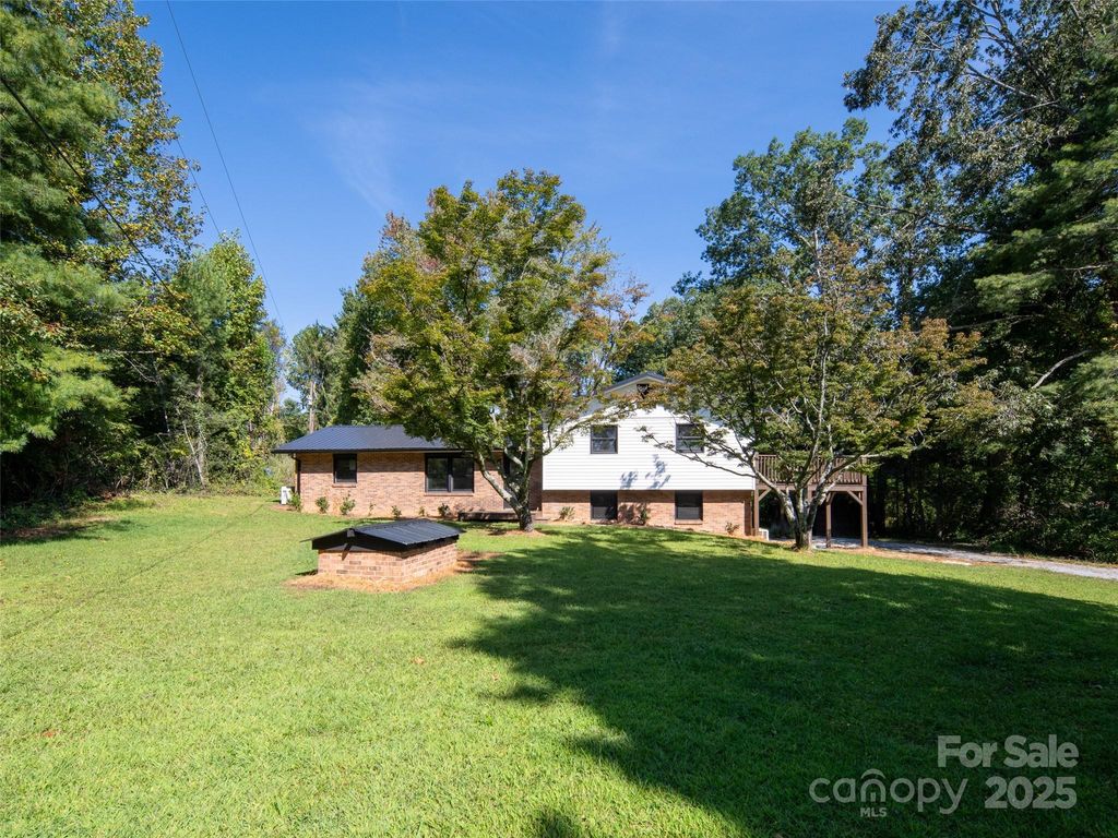 1443 Dana Road, Hendersonville, NC 28792