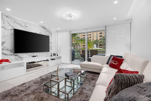 2950 NE 188th Street 122, Aventura, FL 33180