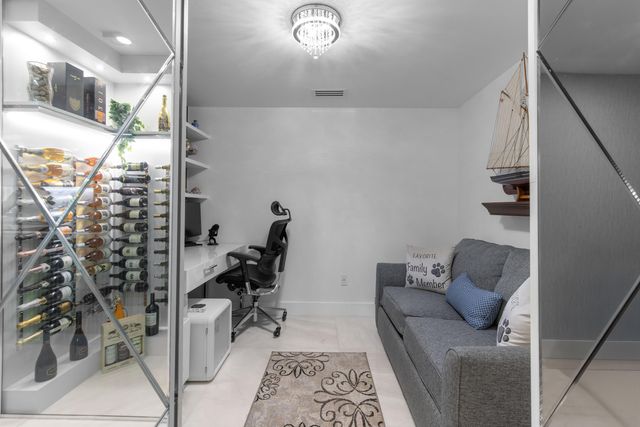 2950 NE 188th Street 122, Aventura, FL 33180