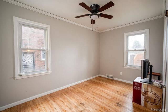 9387 Salem, Redford, MI 48239