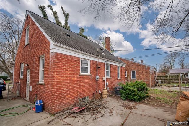 9387 Salem, Redford, MI 48239