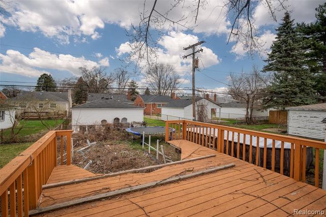 9387 Salem, Redford, MI 48239