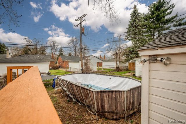 9387 Salem, Redford, MI 48239