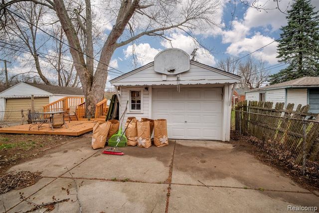 9387 Salem, Redford, MI 48239