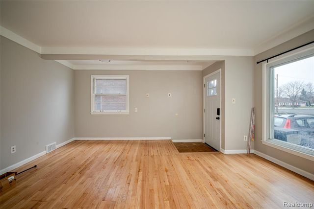 9387 Salem, Redford, MI 48239