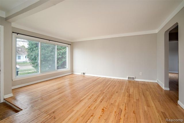 9387 Salem, Redford, MI 48239