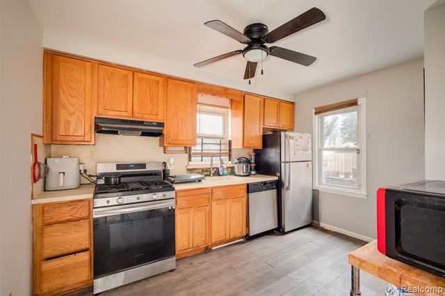 9387 Salem, Redford, MI 48239