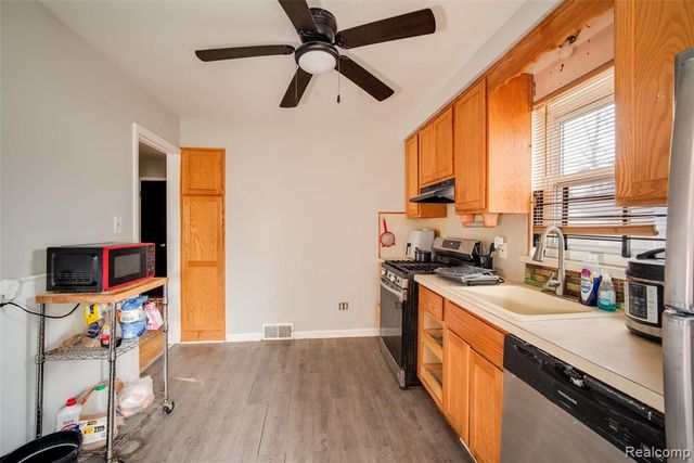 9387 Salem, Redford, MI 48239