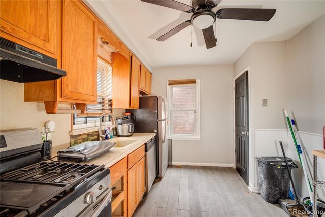 9387 Salem, Redford, MI 48239