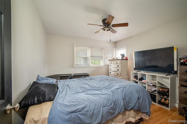 9387 Salem, Redford, MI 48239