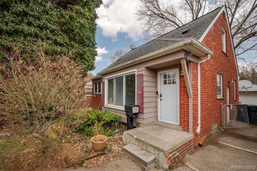 9387 Salem, Redford, MI 48239