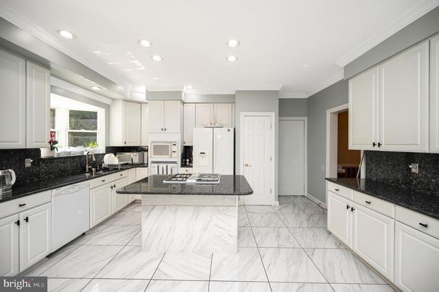 16005 KINGS MOUNTAIN RD, Woodbridge, VA 22191