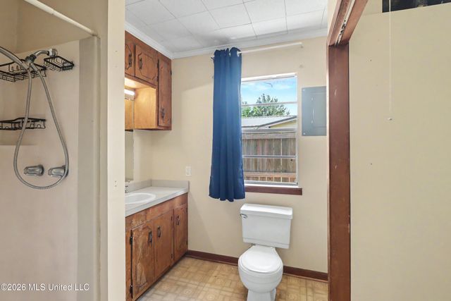 210 Gates Avenue, Long Beach, MS 39560