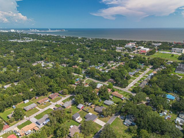 210 Gates Avenue, Long Beach, MS 39560