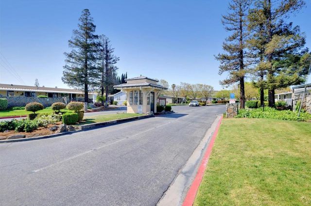 401 Chateau La Salle 401, San Jose, CA 95111