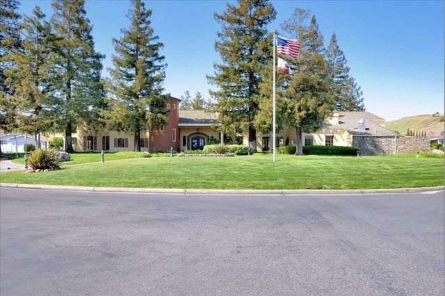 401 Chateau La Salle 401, San Jose, CA 95111