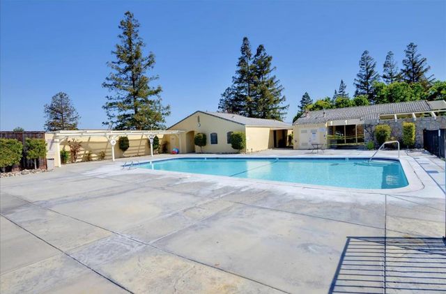 401 Chateau La Salle 401, San Jose, CA 95111