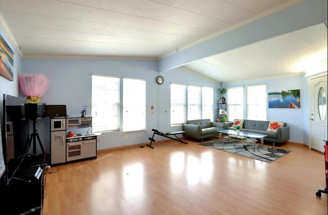 401 Chateau La Salle 401, San Jose, CA 95111