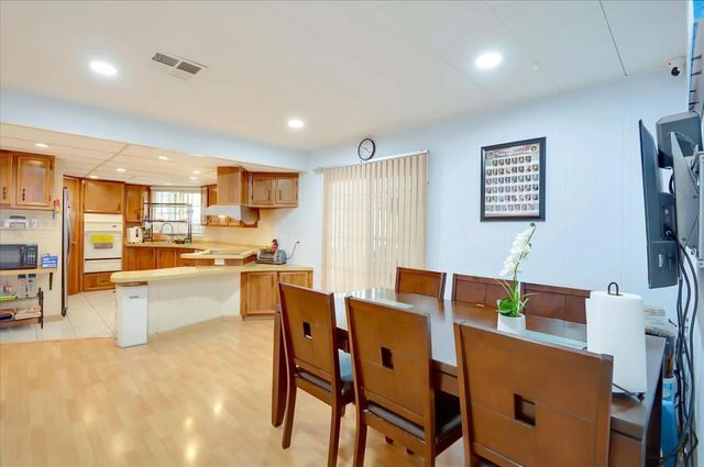 401 Chateau La Salle 401, San Jose, CA 95111