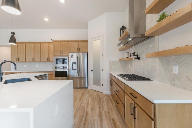 2444 Marble Avenue NE, Rio Rancho, NM 87144