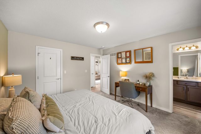 635 N N Street, Indianola, IA 50125