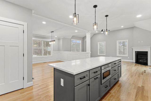 91 Raymond Road, Auburn, NH 03032